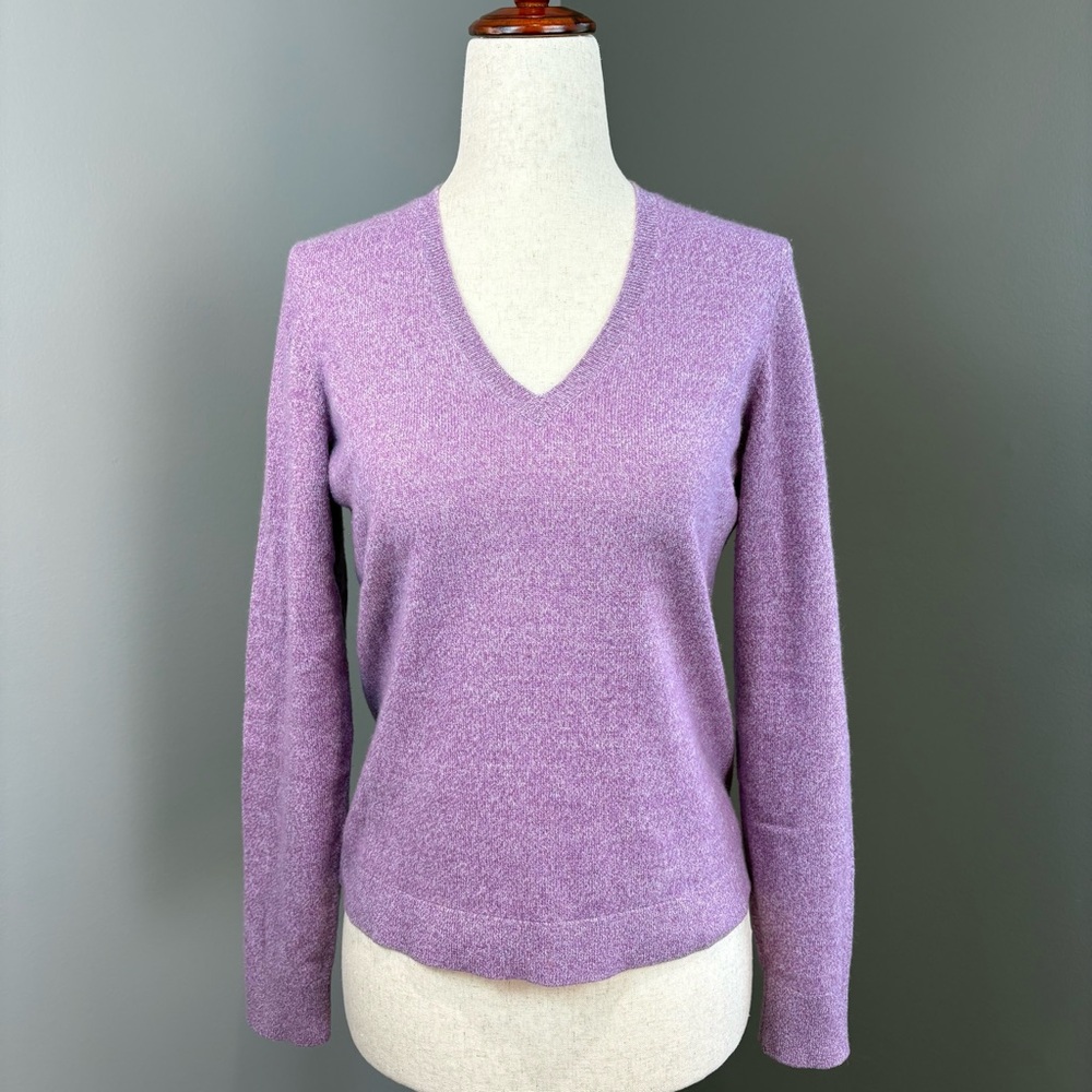 Ann Taylor 100% Cashmere V Neck Sweater Size SP Lilac Purple Classic & Timeless